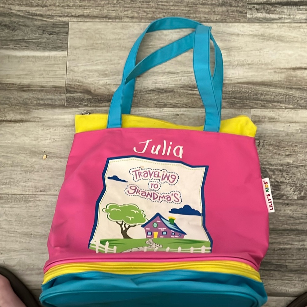 💕🩵✨TRAVEL BAG BY LILLY’s KIDS GREAT CONDITION JULIA IS EMBROIDERED ON FRONT